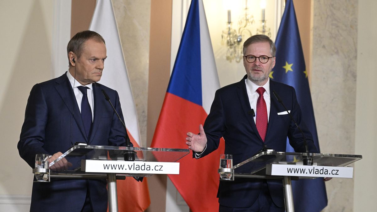 Připomenu Orbánovi s Ficem, proč vznikla V4, varoval Tusk